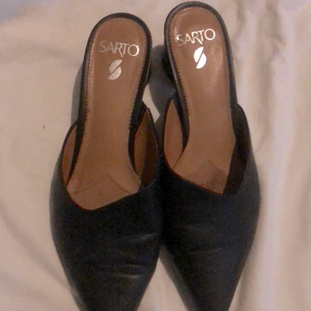 Franco Sarto Visa Leather Heeled Mules 10- leather on tip of right shoe gone